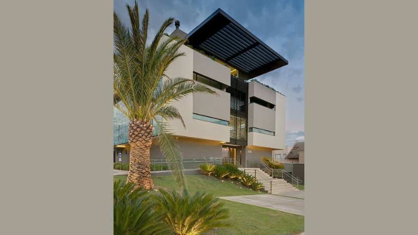 Rodrigo Gonçalves Pimentel señala cómo la recuperación judicial se presenta como una vía legítima para evitar la quiebra y preservar la empresa.